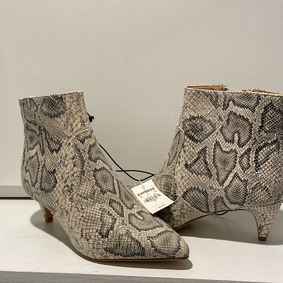 Express Shoes - 🐍NWT Express Faux Snake Skin  Booties.